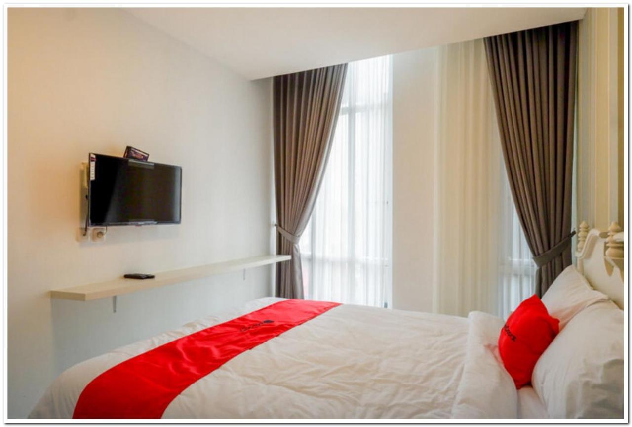 Reddoorz Plus @ Madukoro Raya Semarang Exterior photo