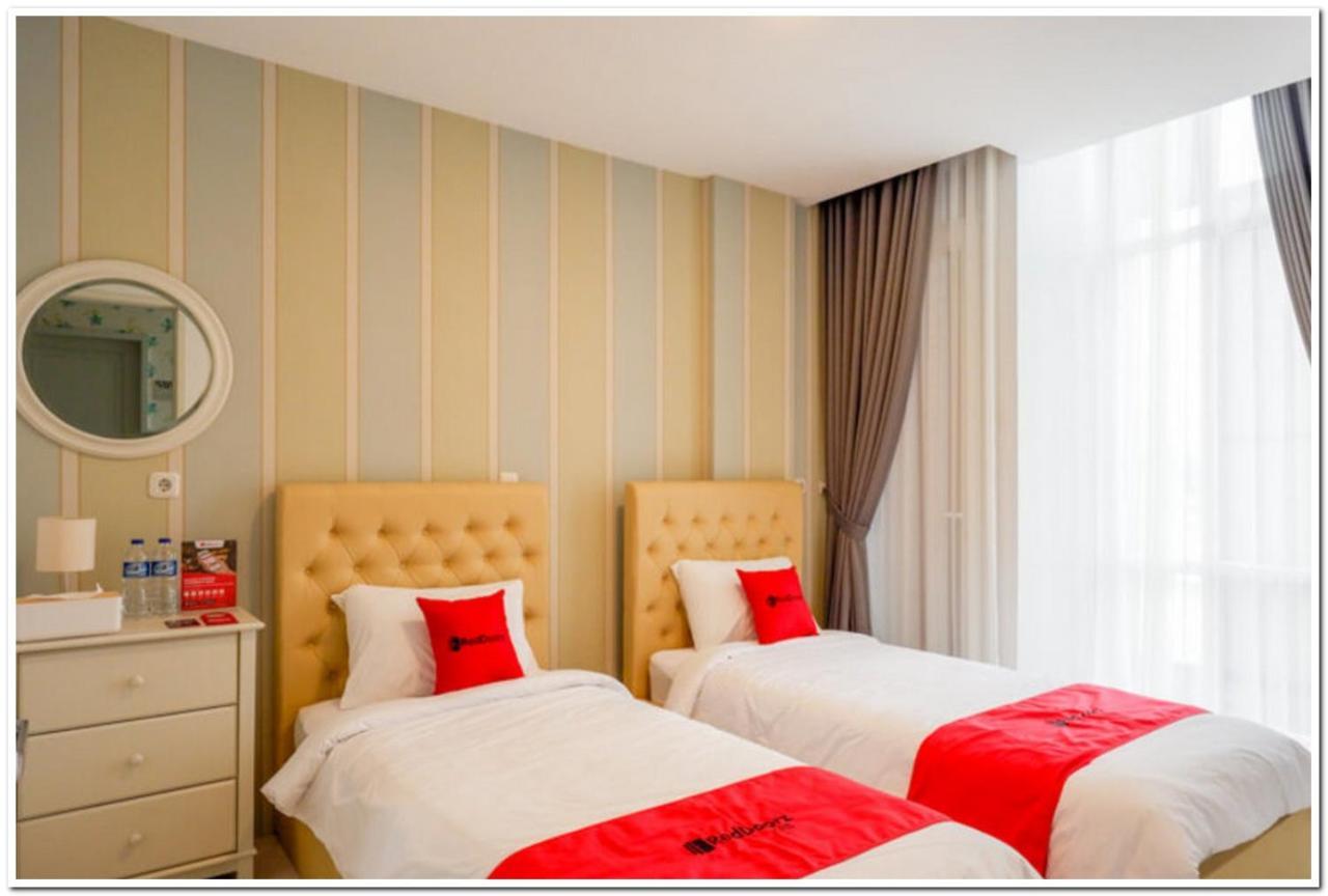 Reddoorz Plus @ Madukoro Raya Semarang Exterior photo