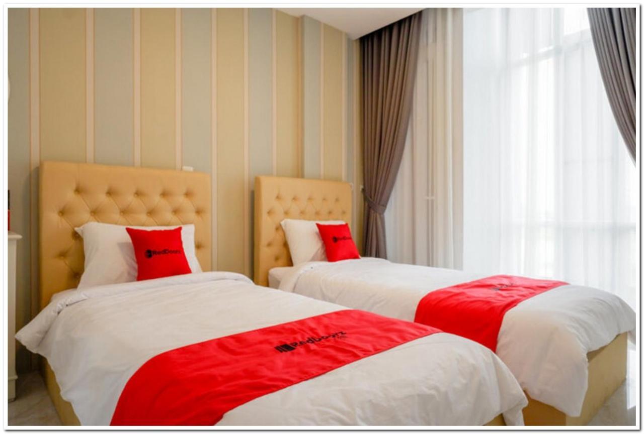 Reddoorz Plus @ Madukoro Raya Semarang Exterior photo