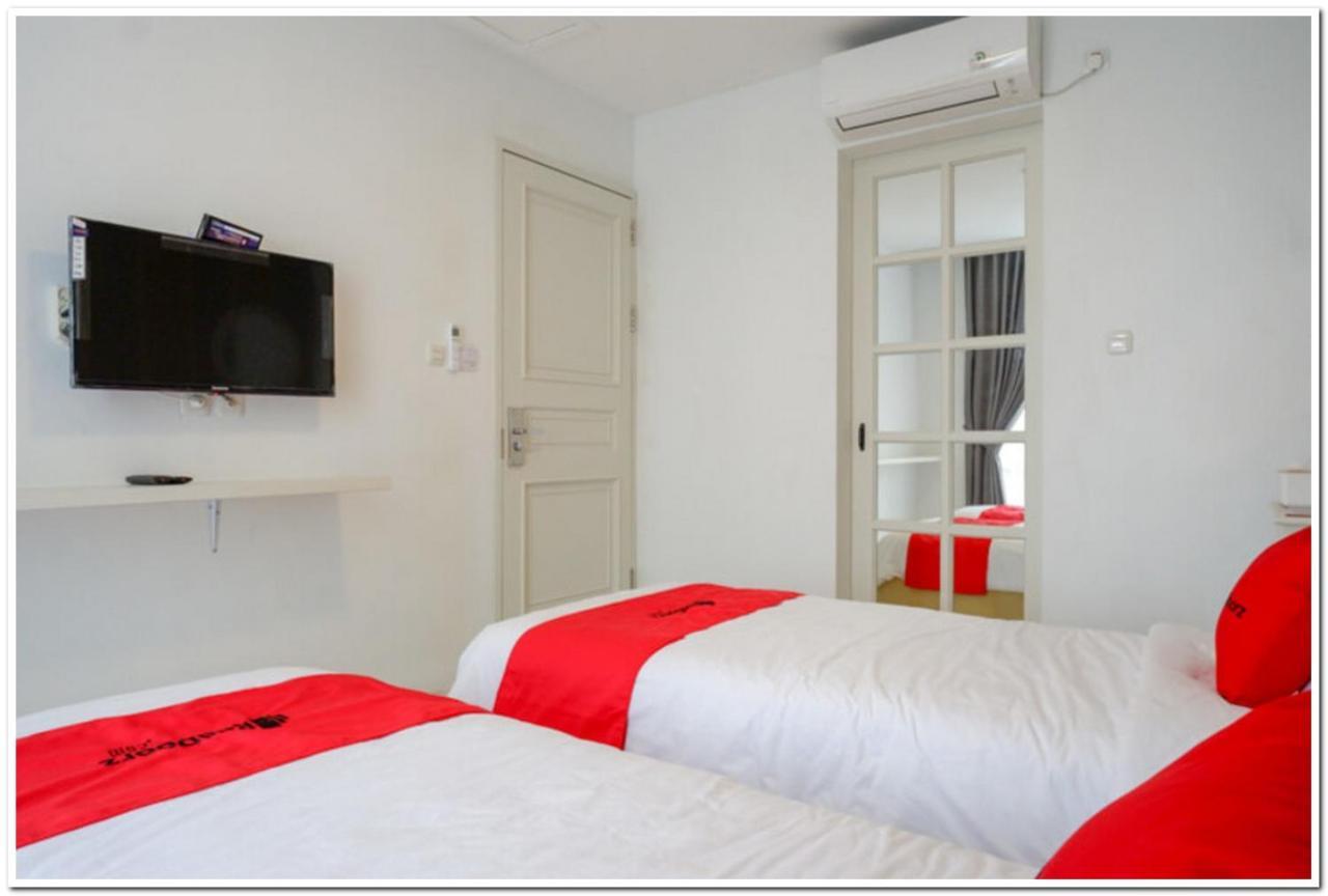 Reddoorz Plus @ Madukoro Raya Semarang Exterior photo