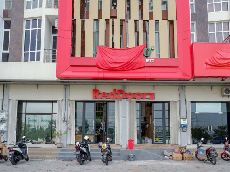 Reddoorz Plus @ Madukoro Raya Semarang Exterior photo